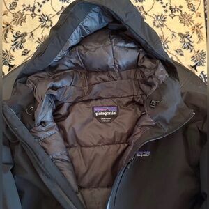 Patagonia Men's Dark Gray Windsweep Hooded Winter Jacket